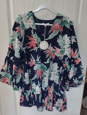 Umgee NWT 2XL Navy Top with Florals Hard To Find Umgee PLUS